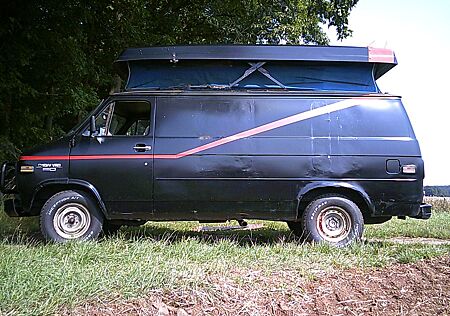 Chevrolet Chevy Van mit hydrl. Hubdach