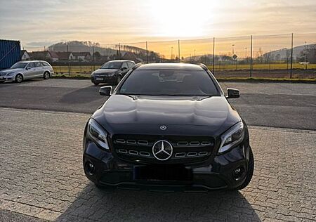Mercedes-Benz GLA 250 7G-DCT Urban *AHK*