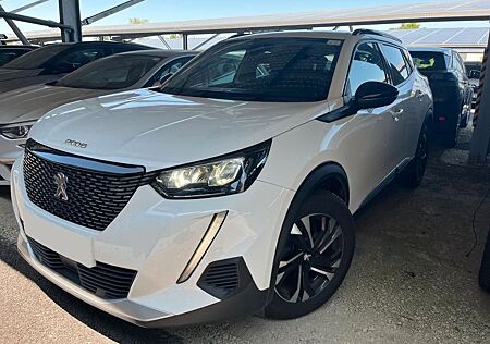 Peugeot 2008 1.2Ltr*Allure*LED*Kamera*CarPlay*17Zoll