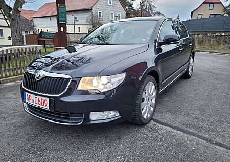 Skoda Superb 1.4 TSI Comfort LEDER WENIG KILOMETER