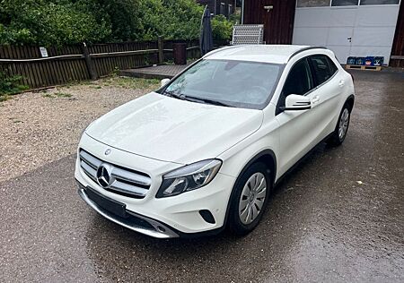 Mercedes-Benz GLA 220 d 4MATIC DCT -
