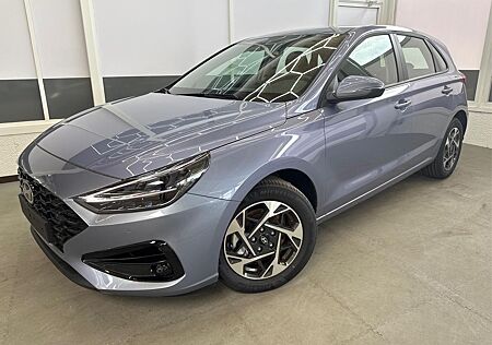 Hyundai i30 STYLE SHZ NAVI ALU LED RFK PDC 1.5 MPI 70...