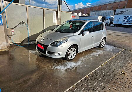 Renault Scenic 1.6 16V 110 8-fach bereift
