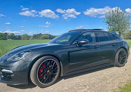 Porsche Panamera GTS Sport Turismo Paket GTS kreide