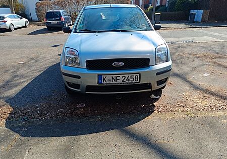 Ford Fusion 1,4 16V + +