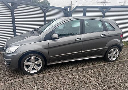 Mercedes-Benz B 200 -