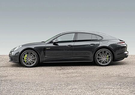 Porsche Panamera 4 E-Hybrid mit Sport-Abgasanlage