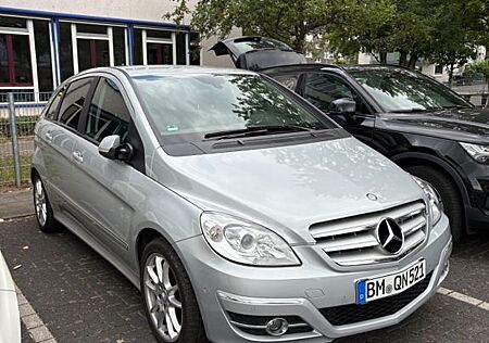 Mercedes-Benz B 180 B-Klasse 180, Baujahr 2010, Automa