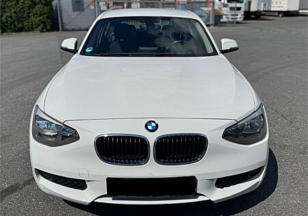 BMW 114i GARANTIE/INSPEKTION NEU/SITZHZ//ALLWETTER
