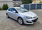 Opel Astra J Lim. 5-trg. Edition*Navi*SHZ*