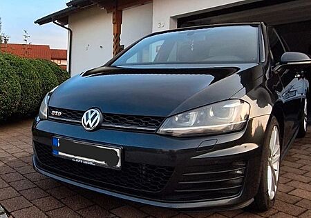 VW Golf Volkswagen VII GTD mit Dynaudio und Panoramadach