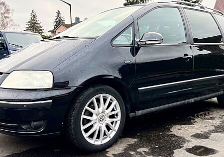 VW Sharan Volkswagen 2.0TDI (DPF) Special 7-Sitze Navi PDC Alu