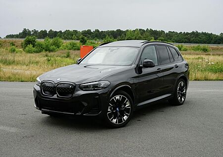 BMW iX3 Impressive HUD AHK Leder Panorama