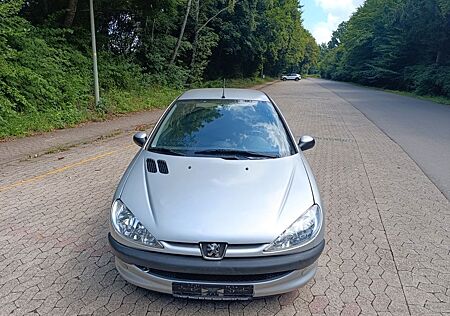 Peugeot 206 1,4L 75 PS TÜV und Inspektion NEU