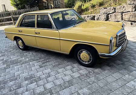 Mercedes-Benz 230