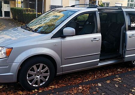 Chrysler Grand Voyager Autom. 7 Sitze TÜV NEU Xenon Leder