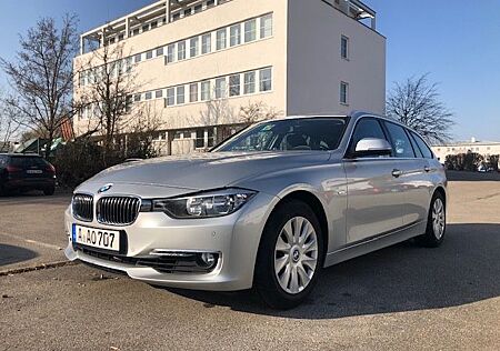 BMW 320i Touring Luxury Line Luxury Line