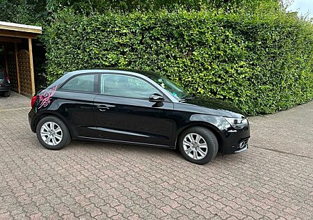 Audi A1 1.6 TDI 66kW Attraction AHK, 8-fach bereift