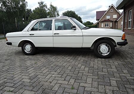 Mercedes-Benz E 230