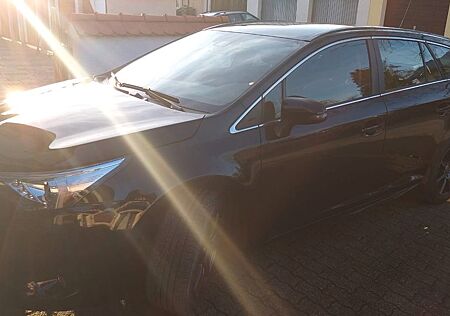 Toyota Avensis 2,0-l-D-4D Edition S+ Touring Sports