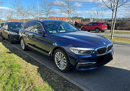 BMW 530d xDrive Touring A - MASSAGE PANO LED