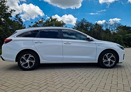 Hyundai i30 1.5 T-GDI Hybrid 48V LED/NAVI/SHZ