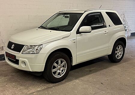 Suzuki Grand Vitara 1.9 DDIS Black and White