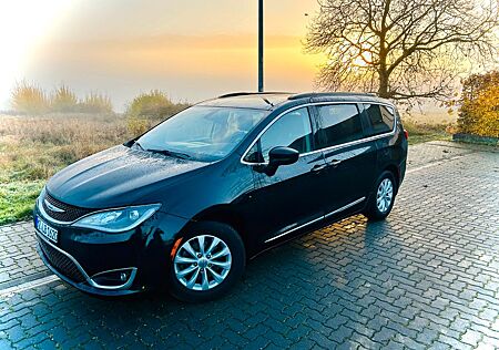 Chrysler Pacifica 3.6 Touring L*8-Sitze*ACC*Kam*Leder*TV