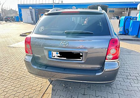 Toyota Avensis Combi Executive 2.2 D-Cat Executive