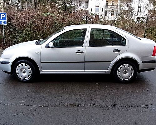 Volkswagen Bora 1.6 gut, durchrepariert u tagfrischer TÜV