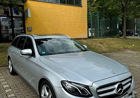 Mercedes-Benz E 220 d T Autom. -