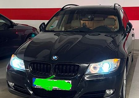 BMW 320i Touring -