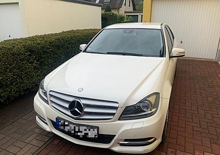 Mercedes-Benz 220 Limousine | Navi, AHK, Sitzheizung | TÜV Neu
