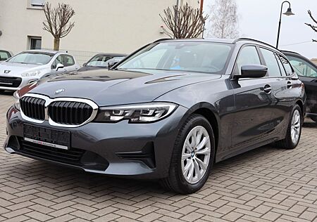 BMW 318i Touring Advantage Auto