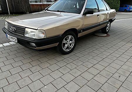Audi 100