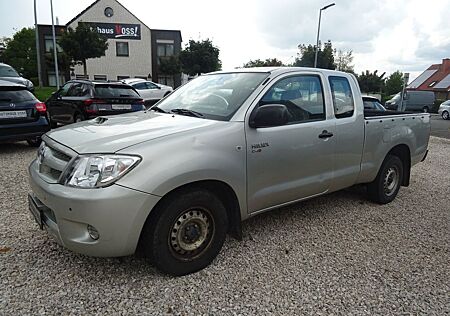 Toyota Hilux , TÜV/AU bis Feb 2027, Motor läuft