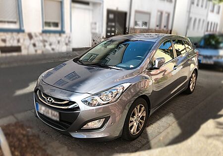 Hyundai i30 CW 1.6 Trend Automatik Vollleder Smartkey