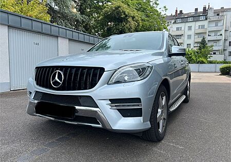 Mercedes-Benz ML 350 BlueTEC 4MATIC AMG Paket Navi Leder