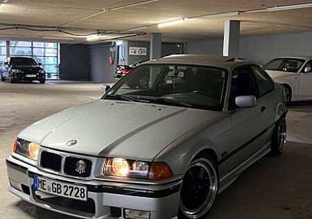 BMW 323i E36 Coupé