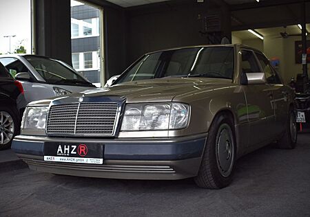 Mercedes-Benz 230