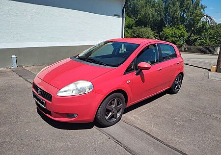 Fiat Grande Punto 1.4 (8-fach bereift)
