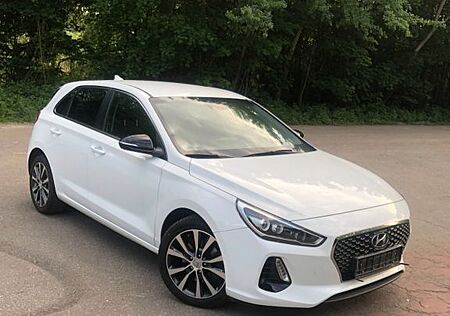 Hyundai i30 1.4 T-GDI Intro LED/NAVI/DAB+/8-Zoll-Display