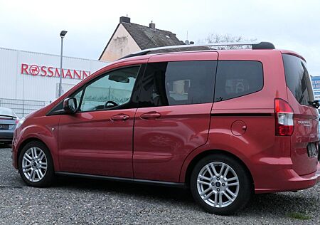 Ford Tourneo Courier Titanium+5 Sitze*