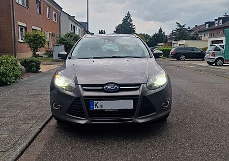 Ford Focus mk3 Turnier Champions Ed. 40.000 km (ATM)