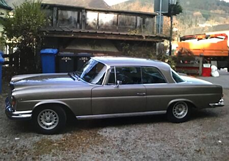 Mercedes-Benz 280 SE Coupé