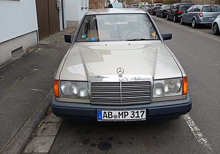 Mercedes-Benz E 230 / Sport / Kein Rost / Benzin / Oldtimer 88