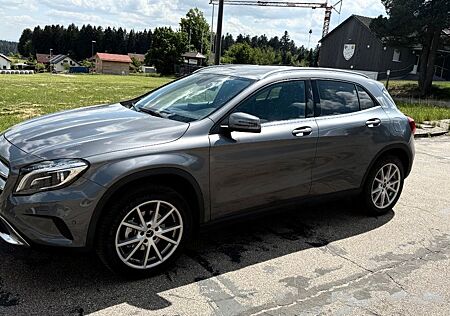 Mercedes-Benz GLA 200 AMG Line AMG Line