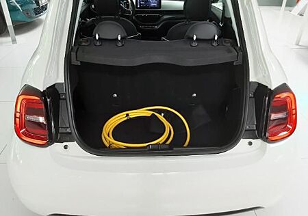 Fiat 500E 42kWh mit AndroidAuto/ AppleCarPlay
