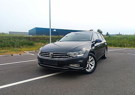 VW Passat Volkswagen 1.6 TDI SCR DSG Conceptline Conceptline