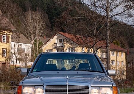 Mercedes-Benz 230
